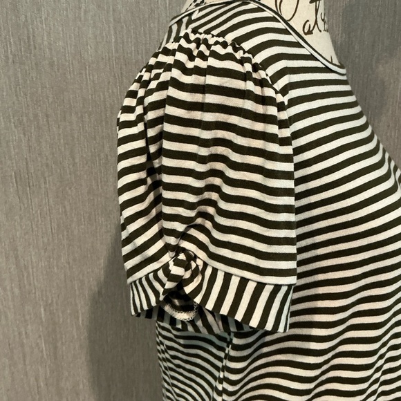 Staccato Olive Green and White Fitted Short Sleeve Tee Size XS - Picture 2 of 9